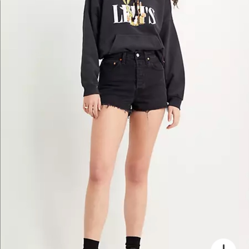 Levi’s Women’s Ribcage Shorts-Black 31